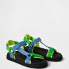 Kinder-Sandalen mit Riemen aus Canvas Kinder-Sandalen mit Riemen aus Canvas