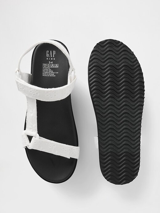 Kinder-Sandalen mit Riemen aus Canvas Kinder-Sandalen mit Riemen aus Canvas