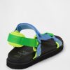Kinder-Sandalen mit Riemen aus Canvas Kinder-Sandalen mit Riemen aus Canvas