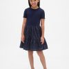 Kinder-Volantkleid aus gemischten Materialien Kinder-Volantkleid aus gemischten Materialien
