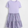 Kinder-Volantkleid aus gemischten Materialien Kinder-Volantkleid aus gemischten Materialien