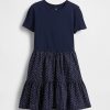Kinder-Volantkleid aus gemischten Materialien Kinder-Volantkleid aus gemischten Materialien
