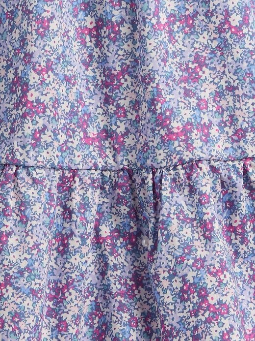 Kinder-Volantkleid aus gemischten Materialien Kinder-Volantkleid aus gemischten Materialien