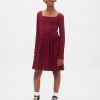 Kinderkleid mit eckigem Ausschnitt Kinderkleid mit eckigem Ausschnitt