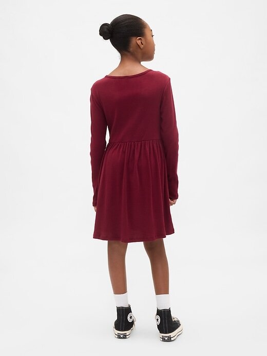 Kinderkleid mit eckigem Ausschnitt Kinderkleid mit eckigem Ausschnitt