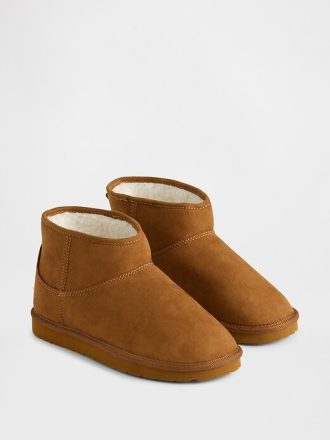 Kinderstiefel aus veganem Wildleder mit Sherpa-Futter Kinderstiefel aus veganem Wildleder mit Sherpa-Futter