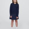 Kinderuniform, plissierter Khaki-Skort Kinderuniform, plissierter Khaki-Skort
