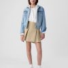 Kinderuniform, plissierter Khaki-Skort Kinderuniform, plissierter Khaki-Skort