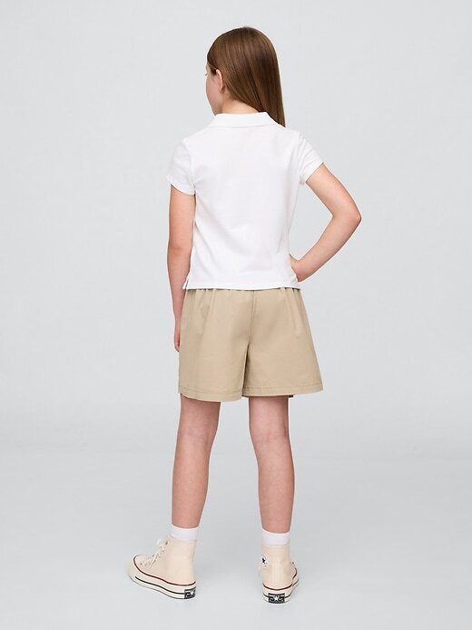 Kinderuniform, plissierter Khaki-Skort Kinderuniform, plissierter Khaki-Skort