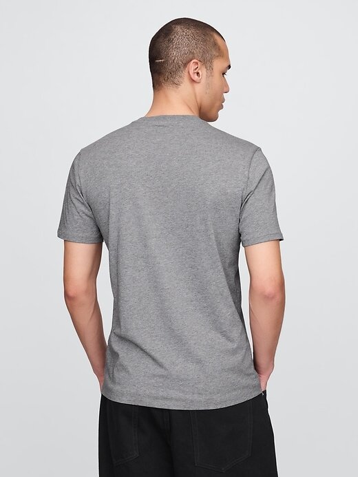 Klassisches T-Shirt Klassisches T-Shirt