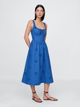Kleid mit Ösen und U-Ausschnitt