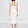 Kleid mit Ösen und U-Ausschnitt Kleid mit Ösen und U-Ausschnitt