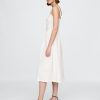 Kleid mit Ösen und U-Ausschnitt Kleid mit Ösen und U-Ausschnitt