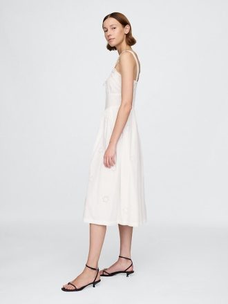Kleid mit Ösen und U-Ausschnitt
