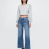 Knöchellange Jeans mit weitem Bein und hohem Bund Knöchellange Jeans mit weitem Bein und hohem Bund