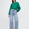 Knöchellange Jeans mit weitem Bein und hohem Bund Knöchellange Jeans mit weitem Bein und hohem Bund