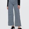 Knöchellange Jeans mit weitem Bein und hohem Bund Knöchellange Jeans mit weitem Bein und hohem Bund