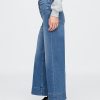 Knöchellange Jeans mit weitem Bein und hohem Bund Knöchellange Jeans mit weitem Bein und hohem Bund