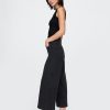 Knöchellange Jeans mit weitem Bein und hohem Bund Knöchellange Jeans mit weitem Bein und hohem Bund