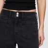 Knöchellange Jeans mit weitem Bein und hohem Bund Knöchellange Jeans mit weitem Bein und hohem Bund