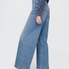 Knöchellange Jeans mit weitem Bein und hohem Schritt Knöchellange Jeans mit weitem Bein und hohem Schritt