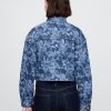 Kurze Jeansjacke mit Blumenmuster und Symbol Kurze Jeansjacke mit Blumenmuster und Symbol