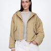 Kurze Nylonjacke mit Kapuze Kurze Nylonjacke mit Kapuze