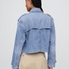 Kurze Trenchcoatjacke aus ultraweichem Denim Kurze Trenchcoatjacke aus ultraweichem Denim