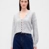 Kurzer Cardigan aus flauschigem Pointelle-Gewellt Kurzer Cardigan aus flauschigem Pointelle-Gewellt