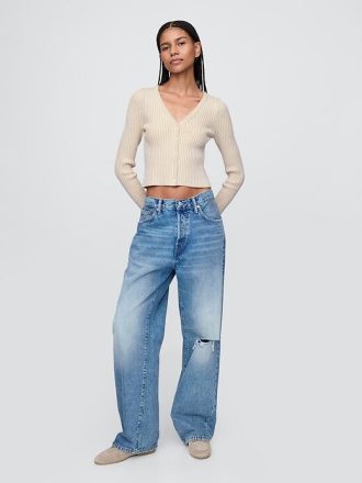 Kurzer Cardigan mit geflochtener Rippe