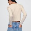 Kurzer Cardigan mit geflochtener Rippe Kurzer Cardigan mit geflochtener Rippe