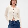 Kurzer Cardigan-Pullover mit Kragen aus 100 % Baumwolle Kurzer Cardigan-Pullover mit Kragen aus 100 % Baumwolle