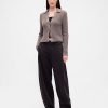 Kurzer Cardigan-Pullover mit Kragen aus 100 % Baumwolle Kurzer Cardigan-Pullover mit Kragen aus 100 % Baumwolle