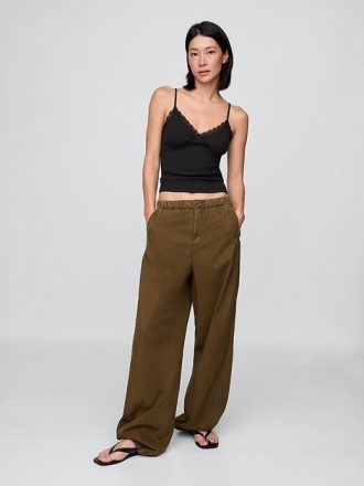 Kurzes Camisole aus Waffelstrick mit Spitzenbesatz