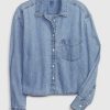 Kurzes Jeanshemd