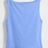 Kurzes Jersey-Tanktop aus CloseStrick mit U-Boot-Ausschnitt Kurzes Jersey-Tanktop aus CloseStrick mit U-Boot-Ausschnitt