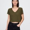 Kurzes T-Shirt aus Leinenmischung mit V-Ausschnitt Kurzes T-Shirt aus Leinenmischung mit V-Ausschnitt