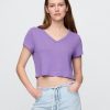 Kurzes T-Shirt aus Leinenmischung mit V-Ausschnitt Kurzes T-Shirt aus Leinenmischung mit V-Ausschnitt