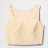 Kurzes Top aus Leinenmischung mit Wellenkante Kurzes Top aus Leinenmischung mit Wellenkante