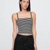 Kurzes Tube-Top aus engem Strick Kurzes Tube-Top aus engem Strick