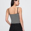 Kurzes Tube-Top aus engem Strick Kurzes Tube-Top aus engem Strick