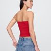 Kurzes Tube-Top aus engem Strick Kurzes Tube-Top aus engem Strick