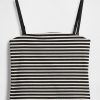 Kurzes Tube-Top aus engem Strick Kurzes Tube-Top aus engem Strick