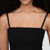 Kurzes Tube-Top aus engem Strick Kurzes Tube-Top aus engem Strick
