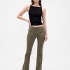 Lange und schmale Twill-Hose mit niedriger Leibhöhe