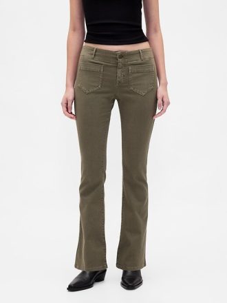 Lange und schmale Twill-Hose mit niedriger Leibhöhe