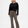Lange und schmale Twill-Hose mit niedriger Leibhöhe