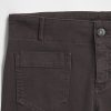 Lange und schmale Twill-Hose mit niedriger Leibhöhe Lange und schmale Twill-Hose mit niedriger Leibhöhe