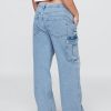 Lockere Cargojeans im Stil der 90er mit mittelhohem Bund Lockere Cargojeans im Stil der 90er mit mittelhohem Bund