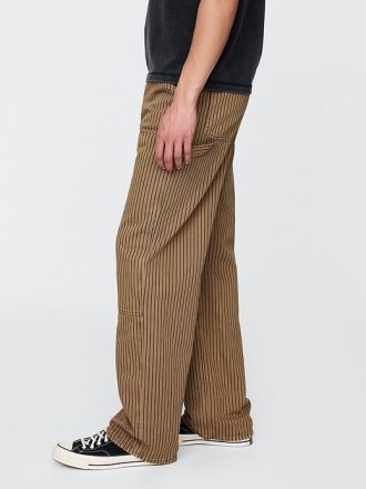 Lockere Carpenter-Jeans im 90er-Jahre-Stil mit Doppelknie